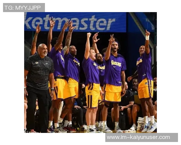 追梦勇战文班全场发挥出色砍下17分12篮板8助攻展现不屈斗志